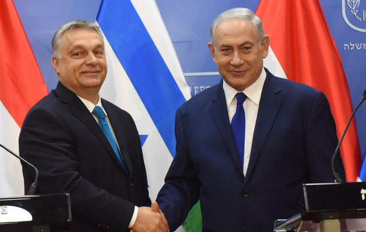 נתניהו עם אורבן בביקורו בישראל, בחודש שעבר. "זה שיתוף פעולה מביש, סיוע לראש ממשלה פופוליסט מהימין הקיצוני בביצור כוחו" נתניהו עם אורבן בביקורו בישראל, בחודש שעבר. "זה שיתוף פעולה מביש, סיוע לראש ממשלה פופוליסט מהימין הקיצוני בביצור כוחו"