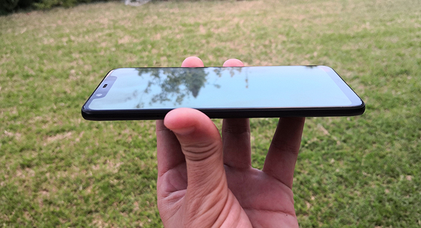 נוח לאחיזה ולשימוש. Mi8 נוח לאחיזה ולשימוש. Mi8