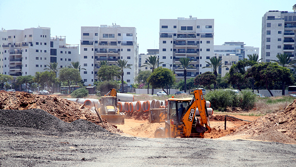 בנייה בנתניה (ארכיון). רכישות המשקיעים צנחו ב-75% בנייה בנתניה (ארכיון). רכישות המשקיעים צנחו ב-75%
