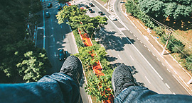 איש מעופף, צילום: Kaikue Rocha/ Pexels איש מעופף, צילום: Kaikue Rocha/ Pexels