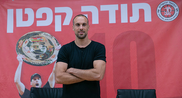 יותם הלפרין שפרש השבוע בגיל 34. שחקנים מרגישים לחצים כבדים יותם הלפרין שפרש השבוע בגיל 34. שחקנים מרגישים לחצים כבדים
