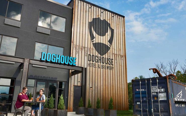 מלון הבירה Doghouse שנפתח באוהיו מלון הבירה Doghouse שנפתח באוהיו