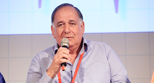 "נכנסתי ביונה יהב בצורה הכי ישירה. חיפה תישאר דפוקה אם לא ידחפו אותה דרך הכלכלה. ב־20 שנה לא יזמנו שום פרויקט חדש כי זה משחק אבוד. הצעתי לתרום לעיר מרכז מוזיאונים. למה זה לא קרה? אימפוטנטים, זו המילה" "נכנסתי ביונה יהב בצורה הכי ישירה. חיפה תישאר דפוקה אם לא ידחפו אותה דרך הכלכלה. ב־20 שנה לא יזמנו שום פרויקט חדש כי זה משחק אבוד. הצעתי לתרום לעיר מרכז מוזיאונים. למה זה לא קרה? אימפוטנטים, זו המילה"