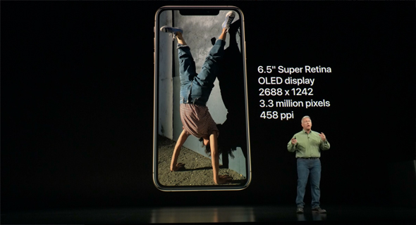 פיל שילר מציג את האייפון XS Max פיל שילר מציג את האייפון XS Max