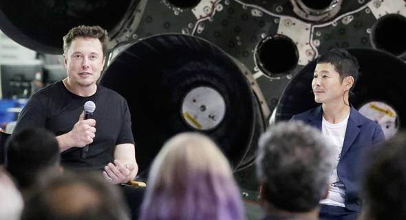 אלון מאסק עם מיליארדר יפני שיטוס לירח יוסאקו מאיזאווה, צילום: איי פי
