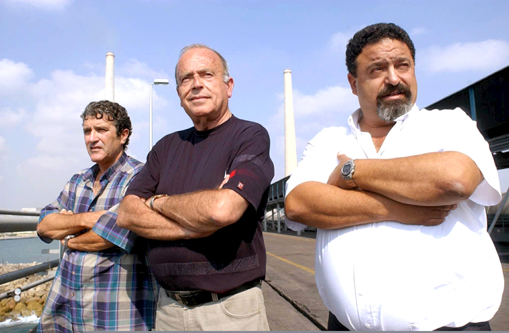 יורם אוברקוביץ' (באמצע) עם שניים מחברי ועד חברת החשמל. "אבא היה גאה בי על האחריות שגיליתי ברפורמה" יורם אוברקוביץ' (באמצע) עם שניים מחברי ועד חברת החשמל. "אבא היה גאה בי על האחריות שגיליתי ברפורמה"
