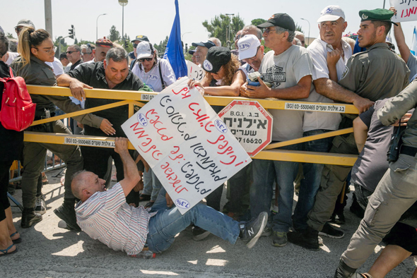 הפגנת גמלאי המשטרה בתחילת החודש מול משרד רה"מ בירושלים הפגנת גמלאי המשטרה בתחילת החודש מול משרד רה"מ בירושלים
