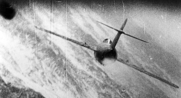 מטוס מיג 15 בכוונת של מטוס F86 אמריקאי, במלחמת קוריאה מטוס מיג 15 בכוונת של מטוס F86 אמריקאי, במלחמת קוריאה