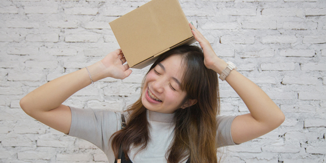 Receiving a package (illustration). Photo: Shutterstock