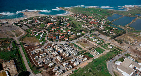 קיבוץ נחשולים. העותרים טוענים כי ההפקעה נוגדת את הוראות חוק הנפט קיבוץ נחשולים. העותרים טוענים כי ההפקעה נוגדת את הוראות חוק הנפט