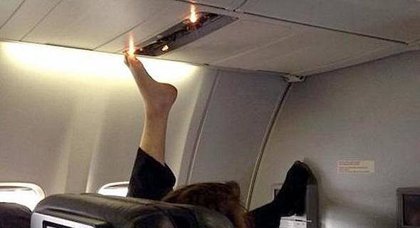 תעופה טיסה רגליים נעליים נוסעים, צילום: boardingarea