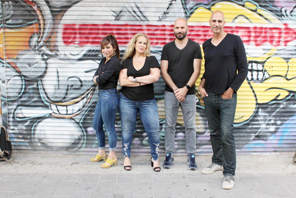יזמי Fanfund. "שהקהל יחליט מה הוא רוצה לצרוך" יזמי Fanfund. "שהקהל יחליט מה הוא רוצה לצרוך"