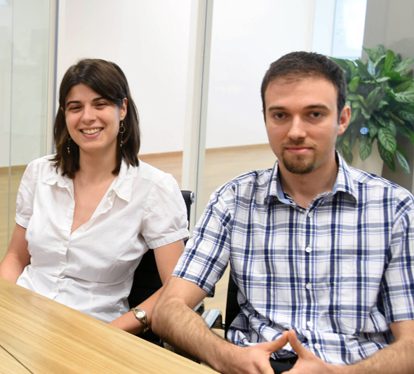 עם בן הזוג שגיא, גם הוא יזם בתחום מדעי הנתונים. "אנחנו מכירים מגיל שמונה, אז אולי קיבלתי תכונות אופי גם ממנו" עם בן הזוג שגיא, גם הוא יזם בתחום מדעי הנתונים. "אנחנו מכירים מגיל שמונה, אז אולי קיבלתי תכונות אופי גם ממנו"