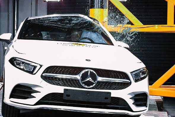 מבחן ריסוק של מרצדס בנץ A-Class מבחן ריסוק של מרצדס בנץ A-Class