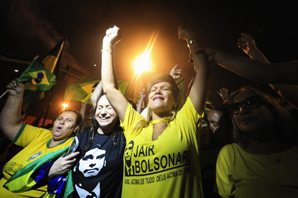 2.	תומכי ז'איר בולסונרו חוגגים ברחובות אחרי הבחירות 