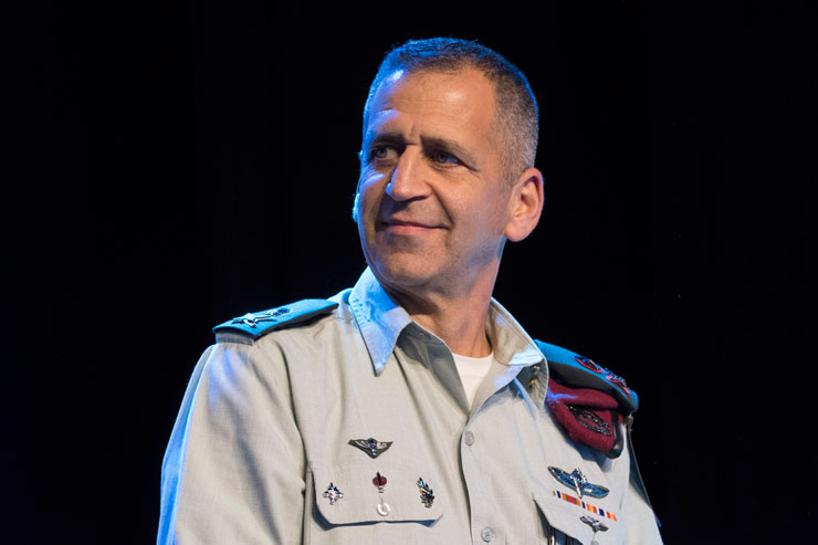 אביב כוכבי, בוגר תוכנית "אמצע הקריירה" של הרווארד. התוכנית הצניעה סוכני ביון אביב כוכבי, בוגר תוכנית "אמצע הקריירה" של הרווארד. התוכנית הצניעה סוכני ביון