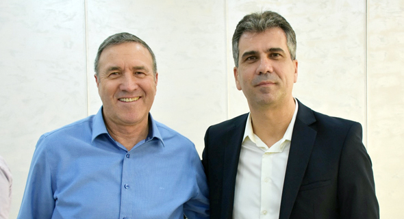 מימין: שר הכלכלה אלי כהן ומנהל רשות ההשקעות נחום איצקוביץ' מימין: שר הכלכלה אלי כהן ומנהל רשות ההשקעות נחום איצקוביץ'
