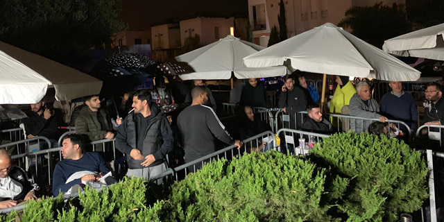 הרוכשים ישנו בשקי שינה מול משרד המכירות – 52 מגרשים בשכונת אור ים נמכרו תוך 4 שעות