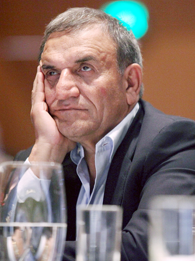 צדיק בינו צדיק בינו