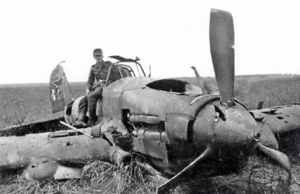מטוס רוסי מדגם איליושין il2, שהופל באש גרמנית מטוס רוסי מדגם איליושין il2, שהופל באש גרמנית