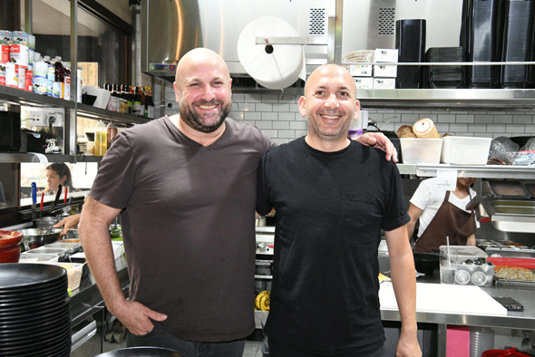 מימין: אייל לנגליב ואביאל אוסלנדר בעלי "נאם" מימין: אייל לנגליב ואביאל אוסלנדר בעלי "נאם"
