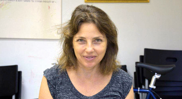 יעל דורי, ראש תחום התכנון ב”אדם טבע ודין”. “קודם מתכננים קו, אחר כך מקדמים פיתוח” יעל דורי, ראש תחום התכנון ב”אדם טבע ודין”. “קודם מתכננים קו, אחר כך מקדמים פיתוח”