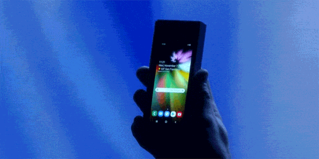 סמסונג מסך גמיש סמארטפון מתקפל, צילום: TechCrunch