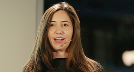 מעצבת אופנה דנית פלג מדפסת תלת מימד, צילום: אוראל כהן