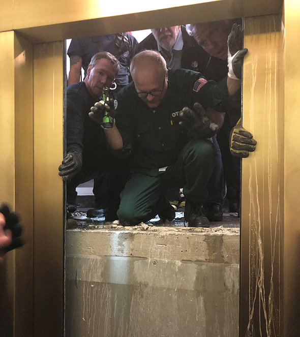 פעולות החילוץ מהמעלית פעולות החילוץ מהמעלית