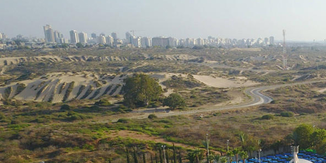 רק חול וחולון: חלמו על זכויות בנייה, קיבלו היטל השבחה