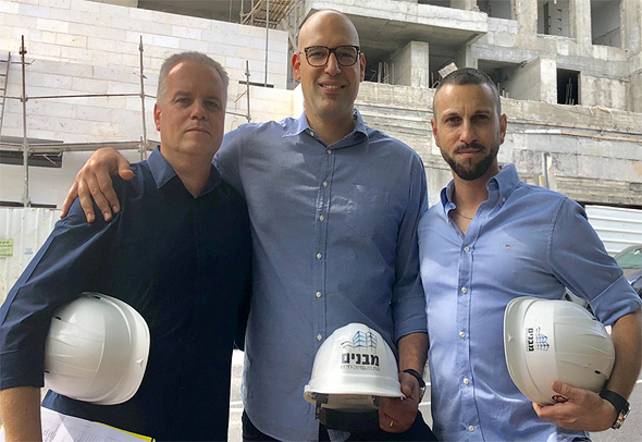 קבוצת מבנים. מימין: יוסי לחם, רז מנשה ותמיר לזר קבוצת מבנים. מימין: יוסי לחם, רז מנשה ותמיר לזר