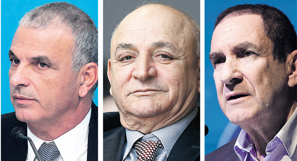 מימין: יו"ר חברת החשמל יפתח רון־טל, מבעלי השליטה במאגרי תמר ולוויתן יצחק תשובה ושר האוצר משה כחלון. מחדל של מיליארדי שקלים מימין: יו"ר חברת החשמל יפתח רון־טל, מבעלי השליטה במאגרי תמר ולוויתן יצחק תשובה ושר האוצר משה כחלון. מחדל של מיליארדי שקלים