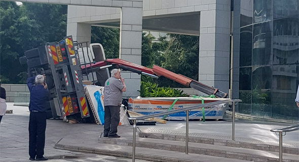 מנוף שהתהפך (ארכיון) מנוף שהתהפך (ארכיון)