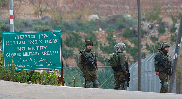 Israeli troops on the Lebanon-Israel border. Photo: AP Israeli troops on the Lebanon-Israel border. Photo: AP
