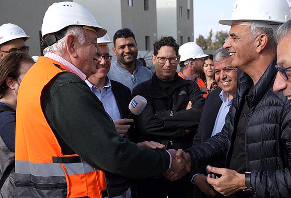 שר האוצר משה כחלון בסיור בפרויקט מחיר למשתכן באופקים שר האוצר משה כחלון בסיור בפרויקט מחיר למשתכן באופקים