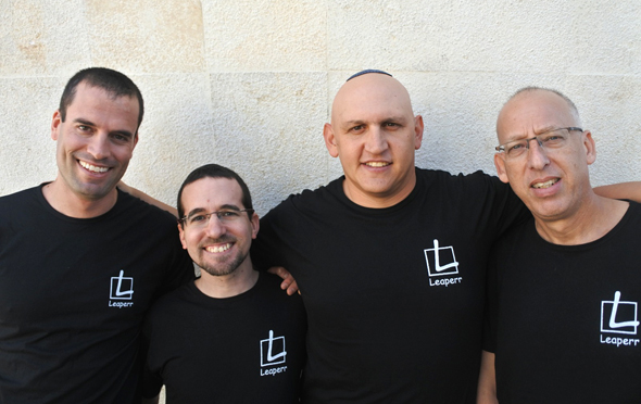 מייסדי Leaperr מימין יפתח ריכטר, יוני קליין , גיל רז וגיל אדמוני מייסדי Leaperr מימין יפתח ריכטר, יוני קליין , גיל רז וגיל אדמוני