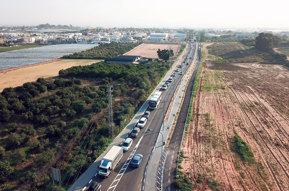 פקק תנועה בסמוך לצורן פקק תנועה בסמוך לצורן