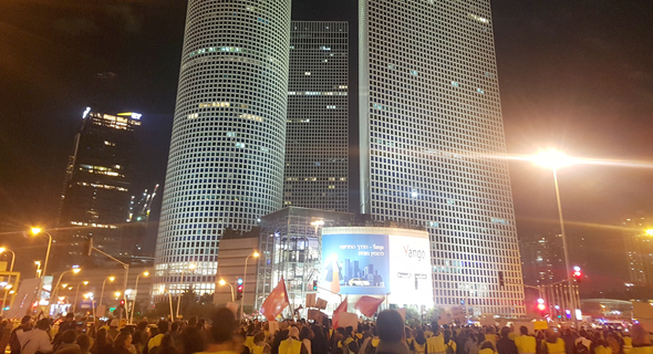 מחאת האפודים הצהובים בתל אביב, הערב מחאת האפודים הצהובים בתל אביב, הערב