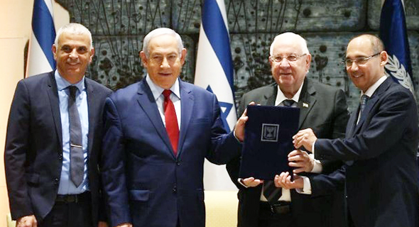 מימין: פרופ' אמיר ירון, הנשיא ראובן ריבלין, ראש הממשלה בנימין נתניהו ושר האוצר משה כחלון, במשכן הנשיא אתמול מימין: פרופ' אמיר ירון, הנשיא ראובן ריבלין, ראש הממשלה בנימין נתניהו ושר האוצר משה כחלון, במשכן הנשיא אתמול