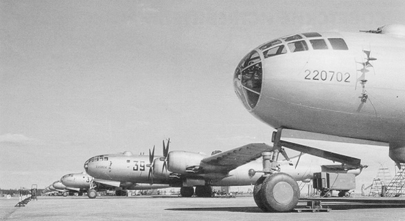 מפציצי TU4 של ברית המועצות. הם זהים ל-B29 האמריקאי, משום שתוכננו על בסיסו מפציצי TU4 של ברית המועצות. הם זהים ל-B29 האמריקאי, משום שתוכננו על בסיסו