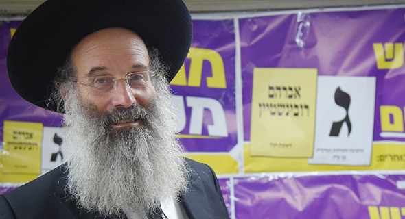 אברהם רובינשטיין, ראש עיריית בני ברק. ניסיון להכניס כסף לקופה הציבורית אברהם רובינשטיין, ראש עיריית בני ברק. ניסיון להכניס כסף לקופה הציבורית