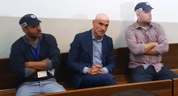 עו"ד אפי נוה היום בבית המשפט בדיון להארכת מעצרו. שוחרר למעצר בית של 8 ימים עו"ד אפי נוה היום בבית המשפט בדיון להארכת מעצרו. שוחרר למעצר בית של 8 ימים
