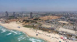 בת ים קו חוף השכם שנתי זירת הנדל"ן, צילום: אופיר קראוס איגל איי – צילומי אוויר, באדיבות רום כנרת בת ים קו חוף השכם שנתי זירת הנדל"ן, צילום: אופיר קראוס איגל איי – צילומי אוויר, באדיבות רום כנרת