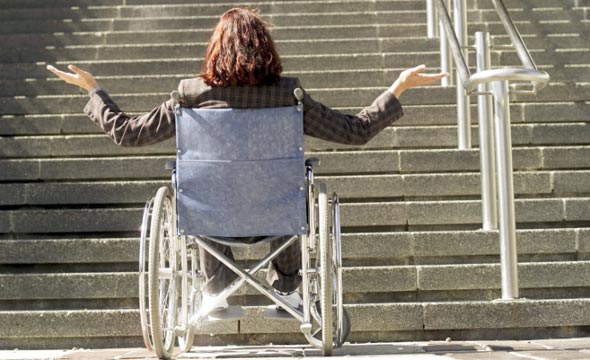 אישה על כיסא גלגלים, צילום: karman health care