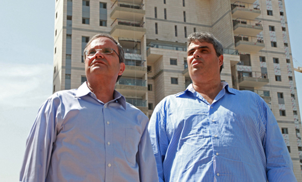 ג'קי סויסה (מימין) ואיתן לוי. "המעגל השני סביב תל אביב – הוא זה שיותר מעניין אותנו" ג'קי סויסה (מימין) ואיתן לוי. "המעגל השני סביב תל אביב – הוא זה שיותר מעניין אותנו"