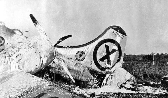 מטוס B29 שהושמד בנחיתת אונס, אותה ביצע לאחר שניזוק בקרב עם מיגים מטוס B29 שהושמד בנחיתת אונס, אותה ביצע לאחר שניזוק בקרב עם מיגים