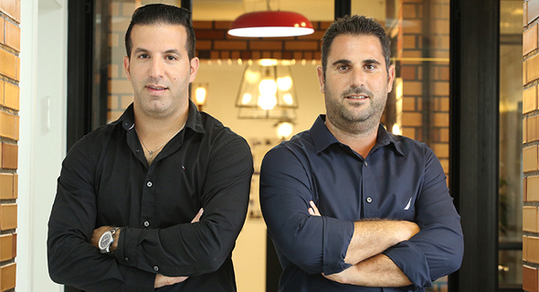 יניב ארביב (מימין) ורועי ראובן. "רצינו לעבוד מול אנשים, ולא מול המחשב" יניב ארביב (מימין) ורועי ראובן. "רצינו לעבוד מול אנשים, ולא מול המחשב"