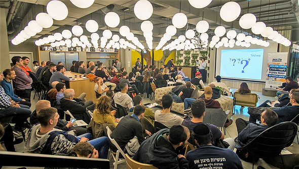 סניף Dogether בקניון ראשונים. השוכרים מצפים להרבה יותר ממשרד מעוצב סניף Dogether בקניון ראשונים. השוכרים מצפים להרבה יותר ממשרד מעוצב
