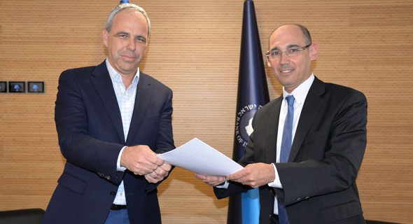 נגיד בנק ישראל אמיר ירון, וירון בלוך יו"ר לאומי קארד נגיד בנק ישראל אמיר ירון, וירון בלוך יו"ר לאומי קארד