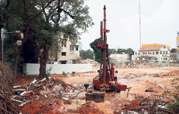 מתחם פרויקט יונייטד שרונה. תביעות נגד המארגנת ותביעות הדדיות בין קבוצת הפורשים ונציגות הרוכשים מתחם פרויקט יונייטד שרונה. תביעות נגד המארגנת ותביעות הדדיות בין קבוצת הפורשים ונציגות הרוכשים
